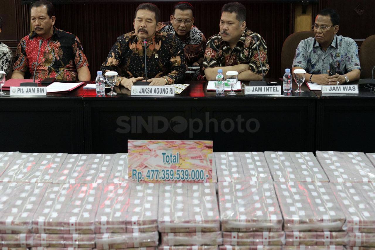 Kejagung Tunjukkan Uang...