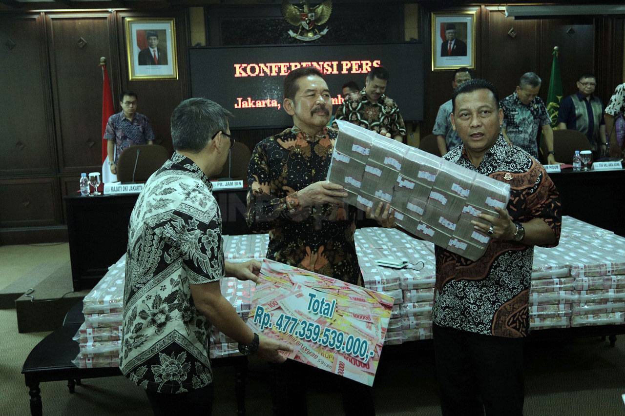Kejagung Tunjukkan Uang...