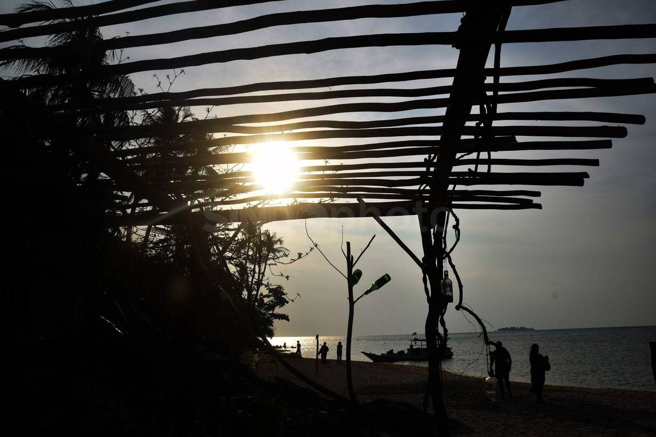 Menikmati Senja di Pantai...