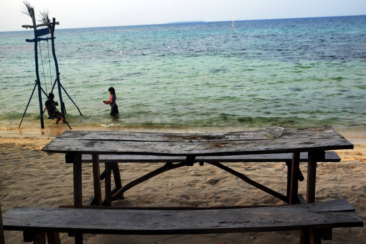 Menikmati Senja di Pantai...