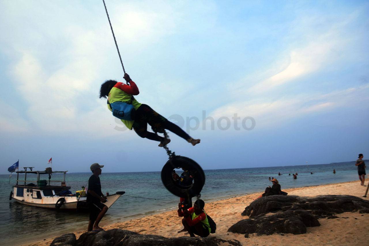 Menikmati Senja di Pantai...