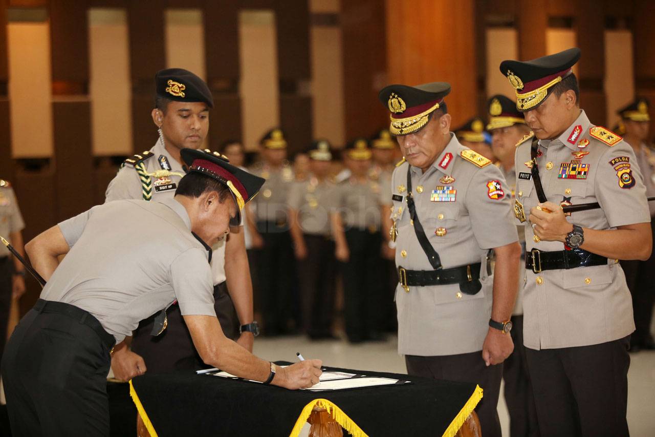 Kapolri Lantik Sejumlah...