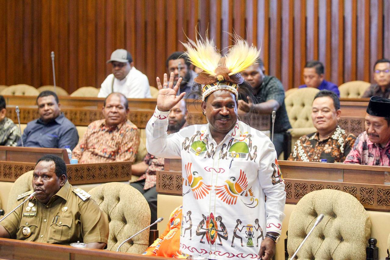 Komisi II DPR Gelar...