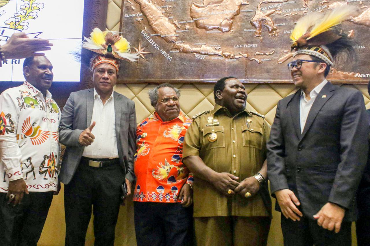 Komisi II DPR Gelar...