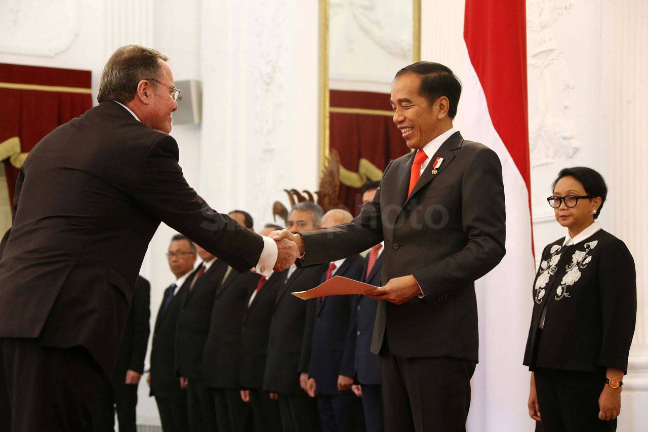 Presiden Jokowi Menerima...