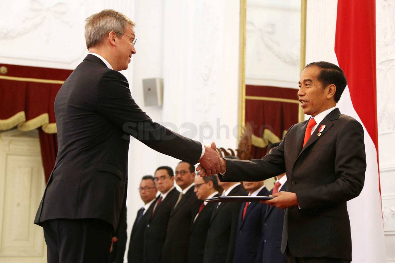 Presiden Jokowi Menerima...