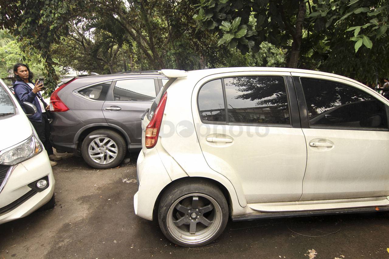 Mobil Aset First Travel...