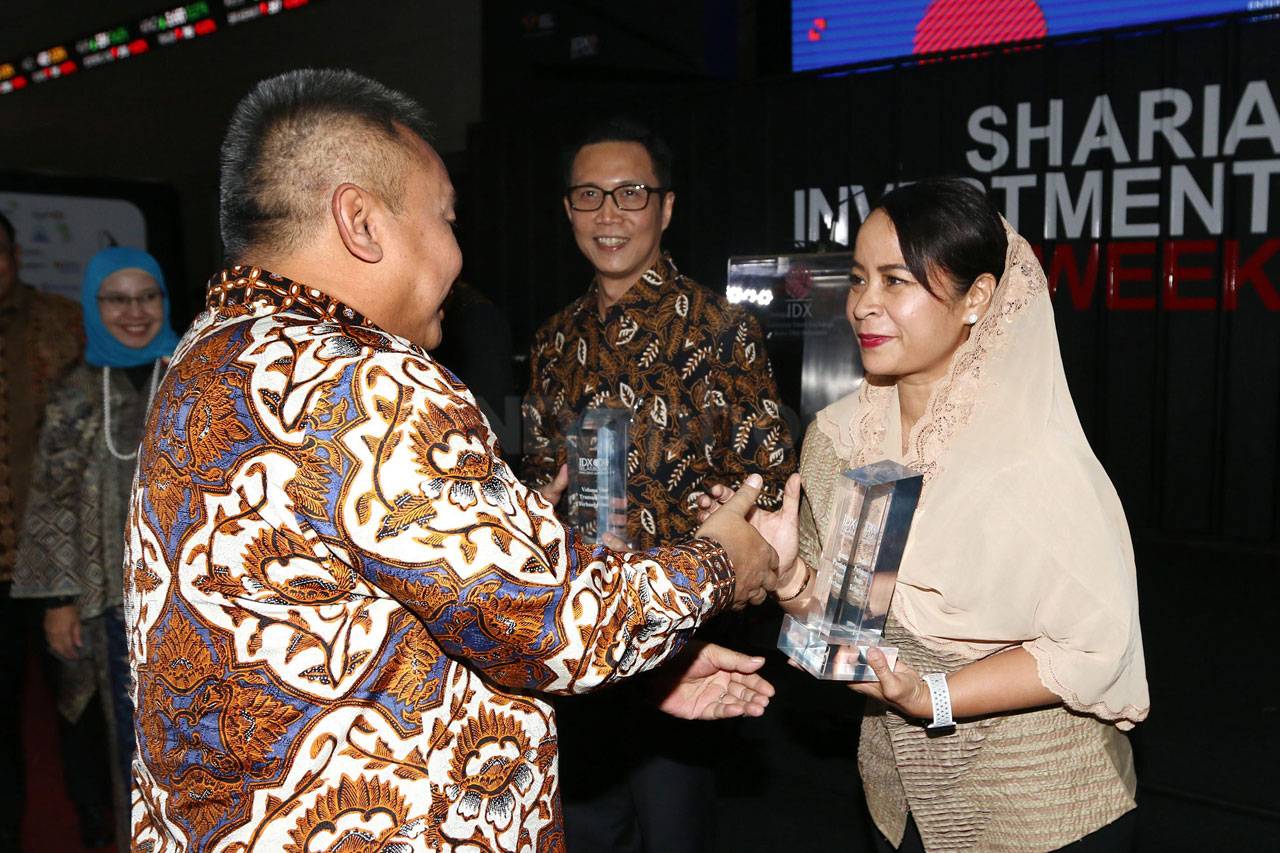 MNC Sekuritas Raih Penghargaan...
