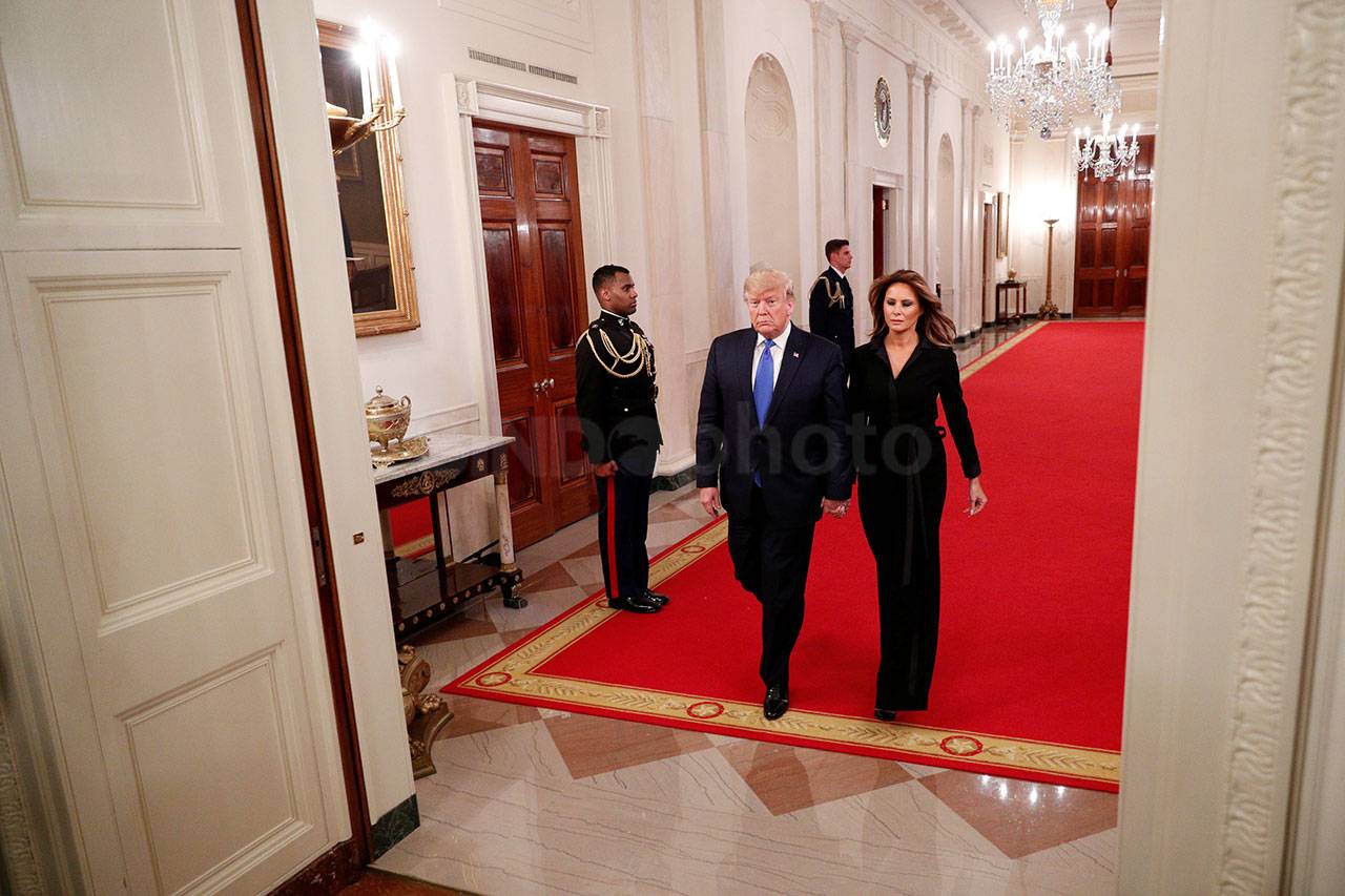 Ayah Angelina Jolie...