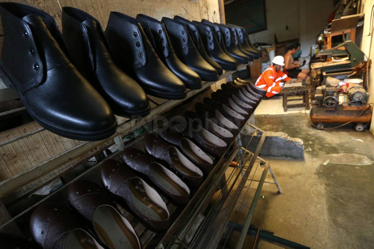 Industri Sepatu Tetap...