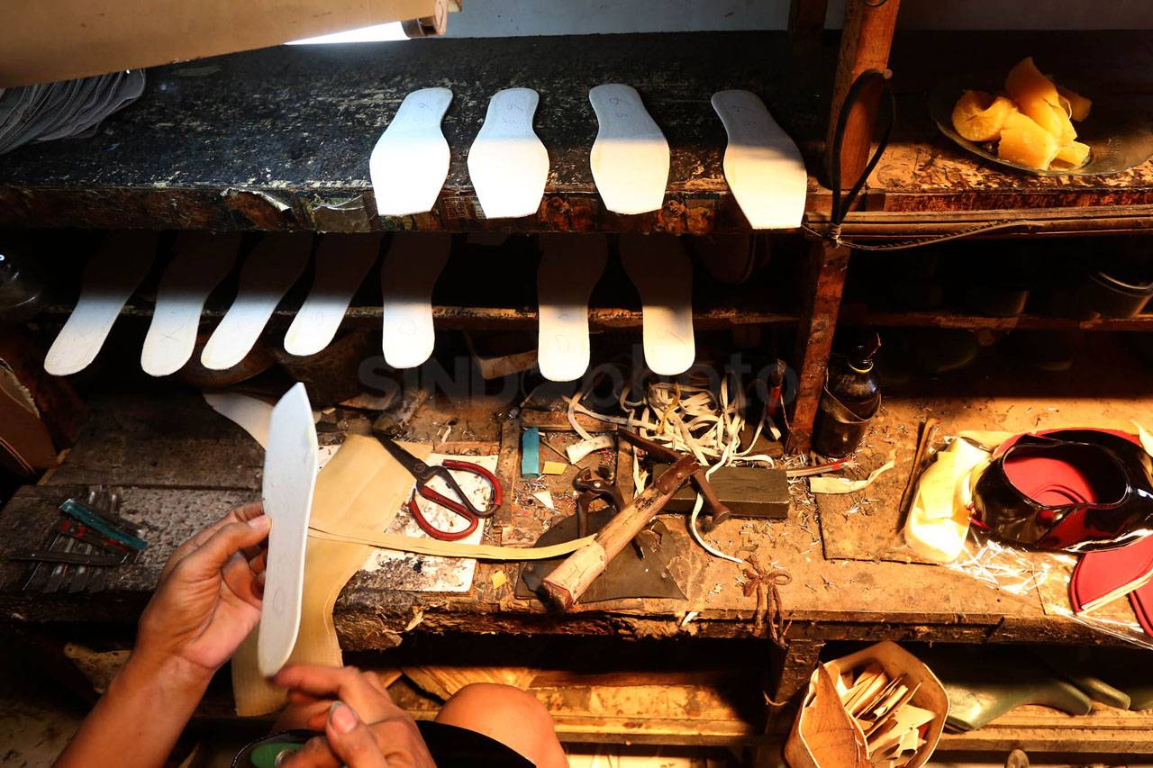 Industri Sepatu Tetap...