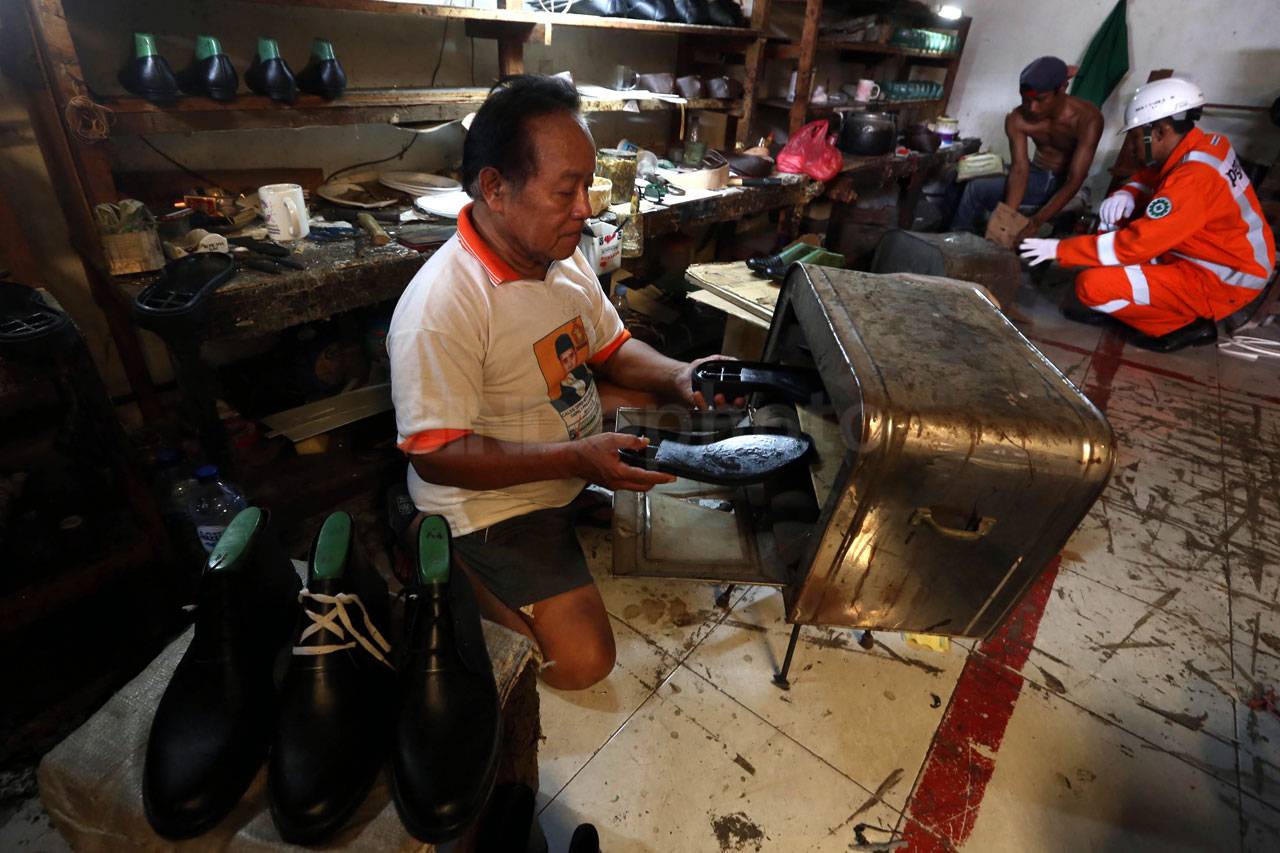 Industri Sepatu Tetap...