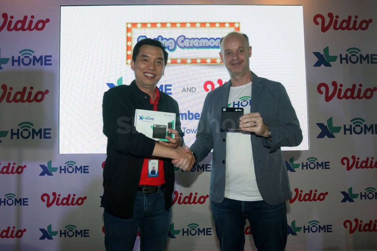 XL Axiata Jalin Kerja...