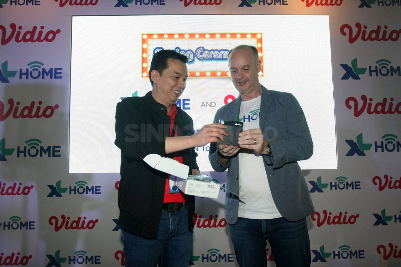 XL Axiata Jalin Kerja...