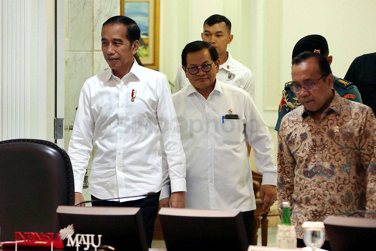 Presiden Jokowi Pimpin...