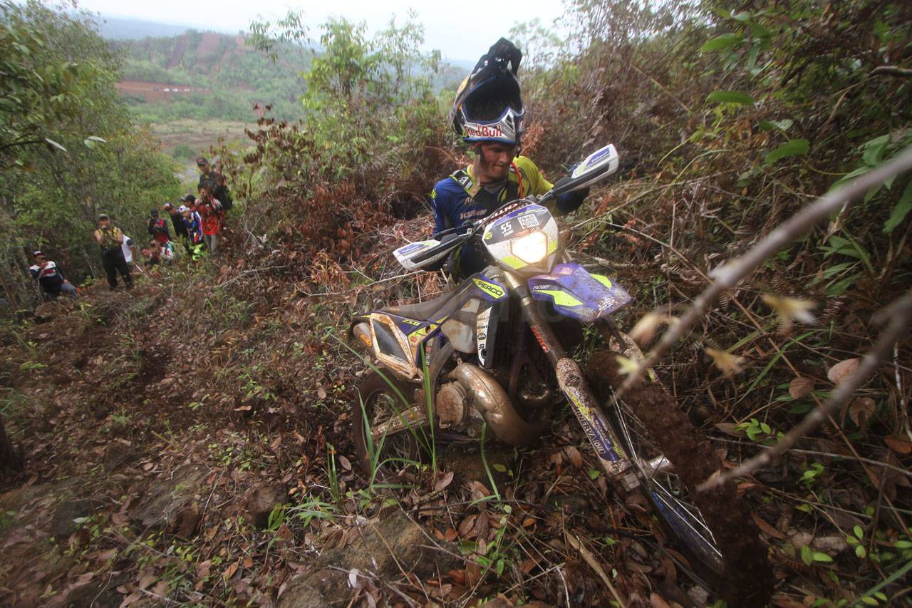 Crosser Afsel Wade Young...