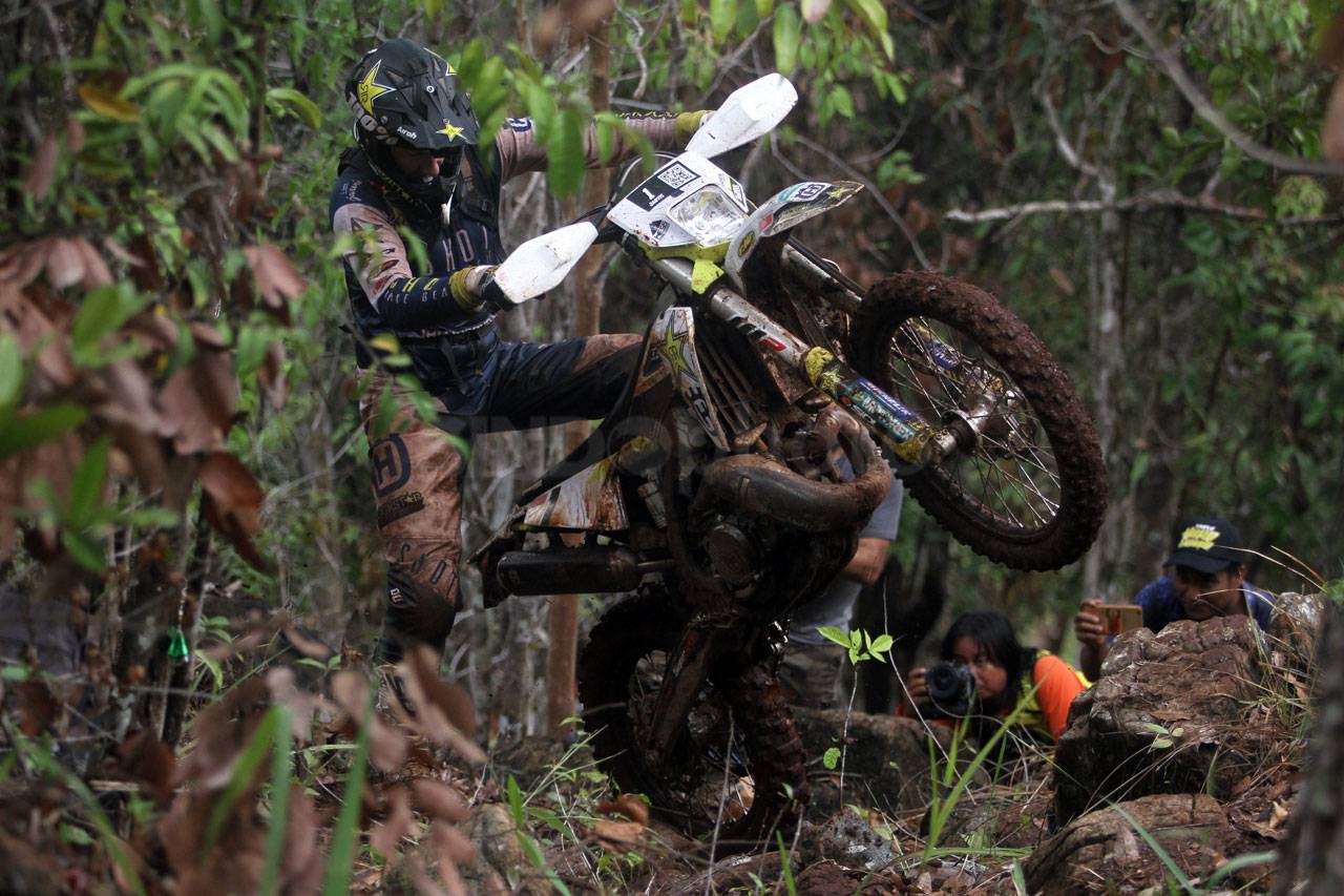 Crosser Afsel Wade Young...