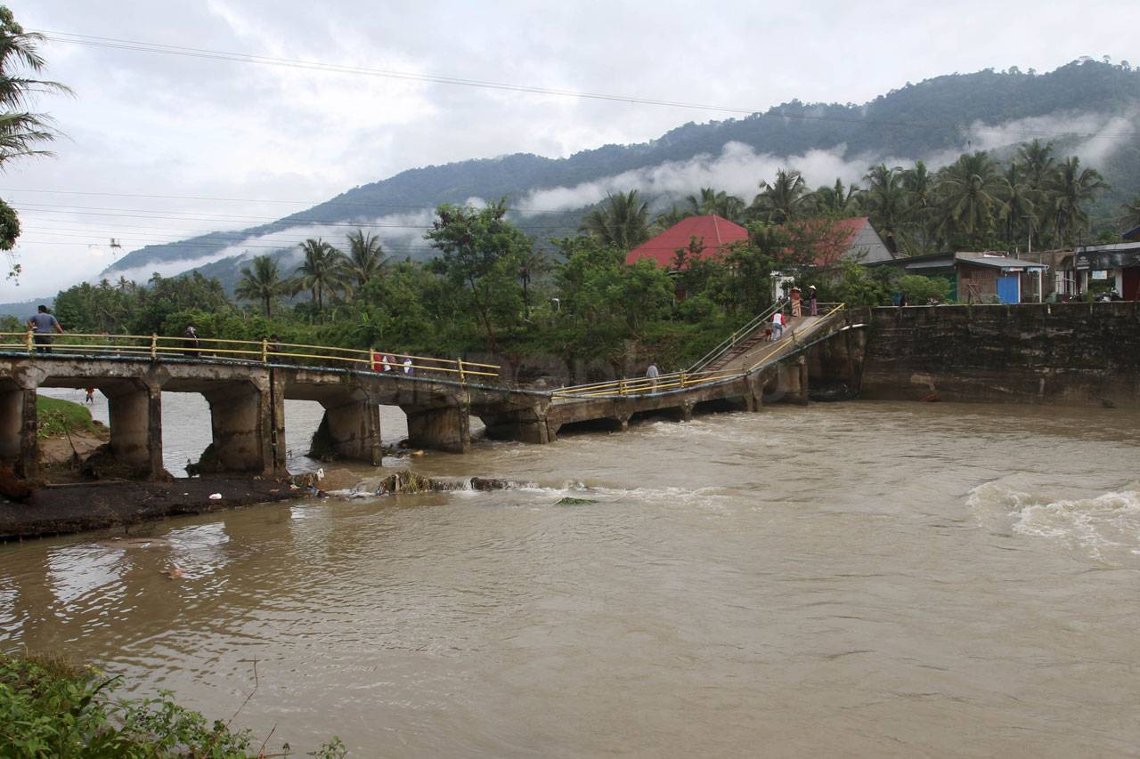 Jembatan Penghubung...