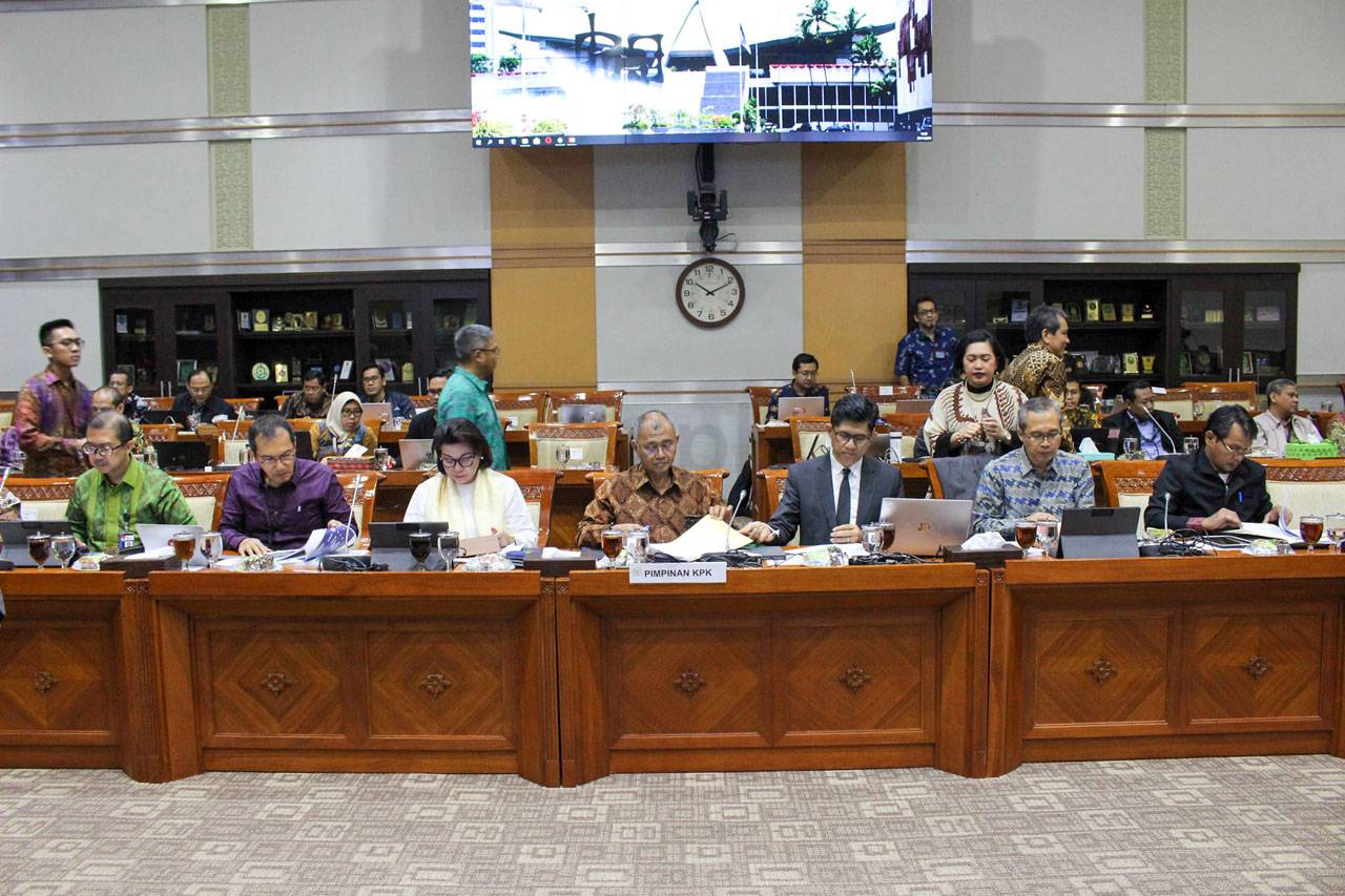 KPK Rapat Dengar Pendapat...