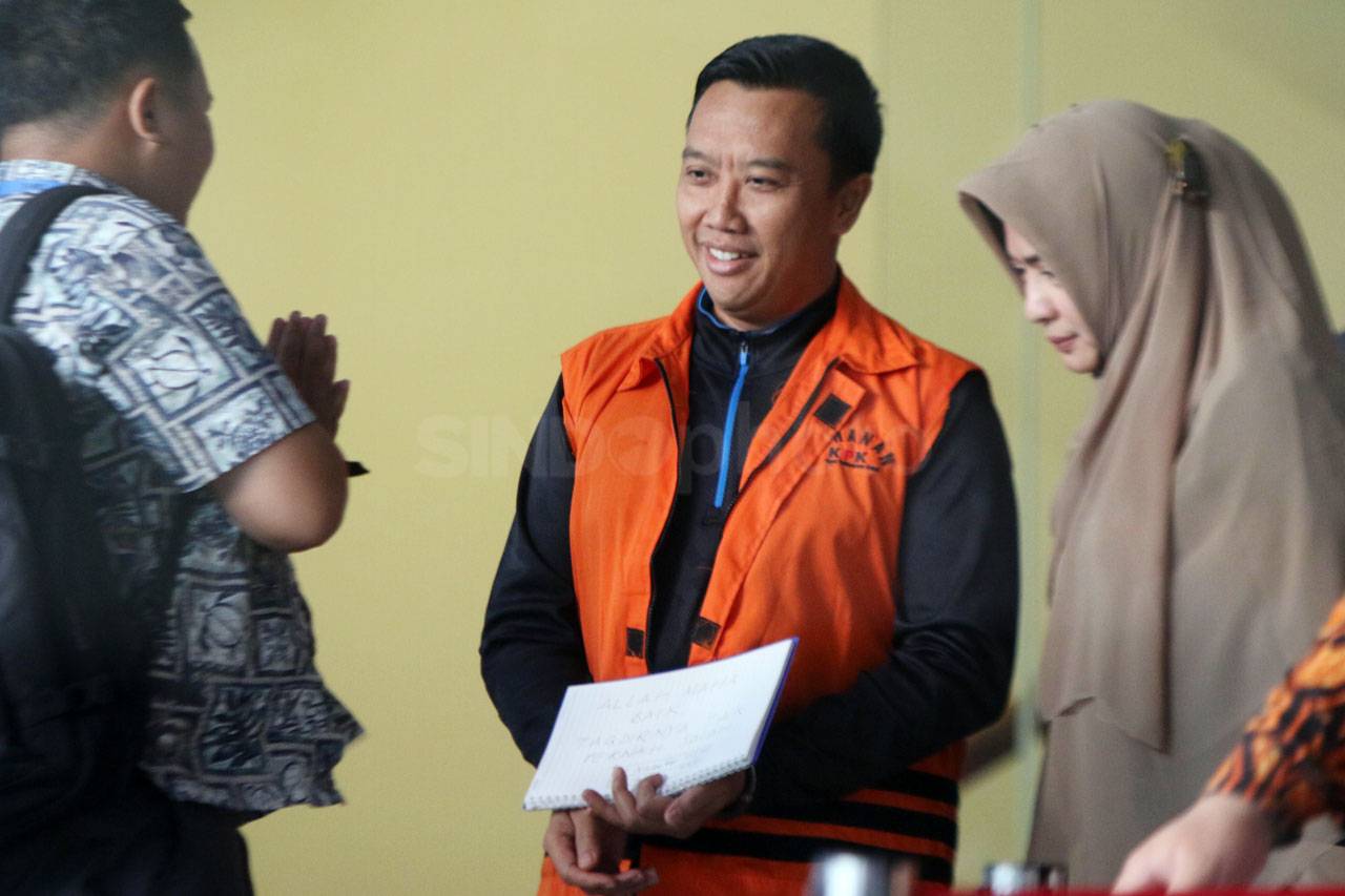 KPK Lanjutkan Pemeriksaan...
