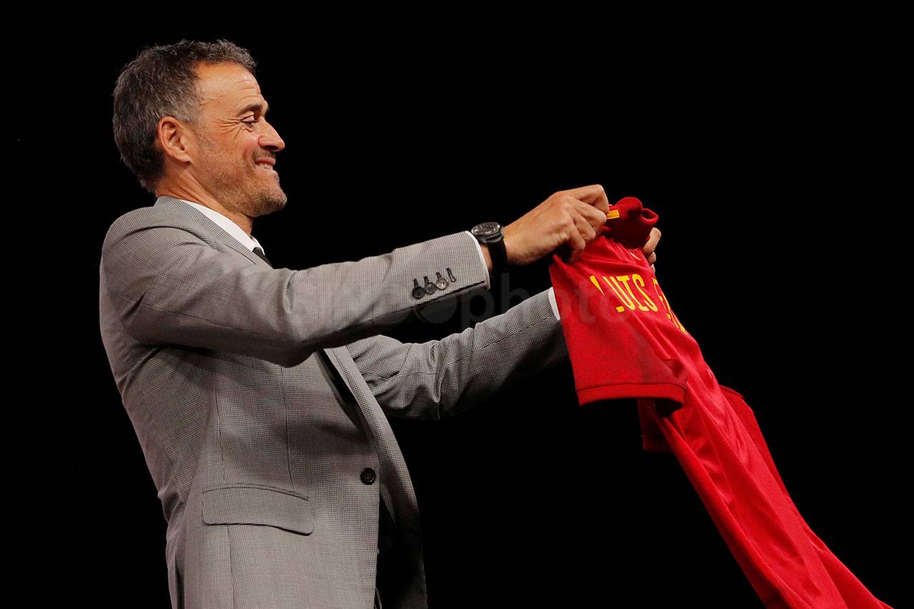 Tunjukkan Jersey, Luis...
