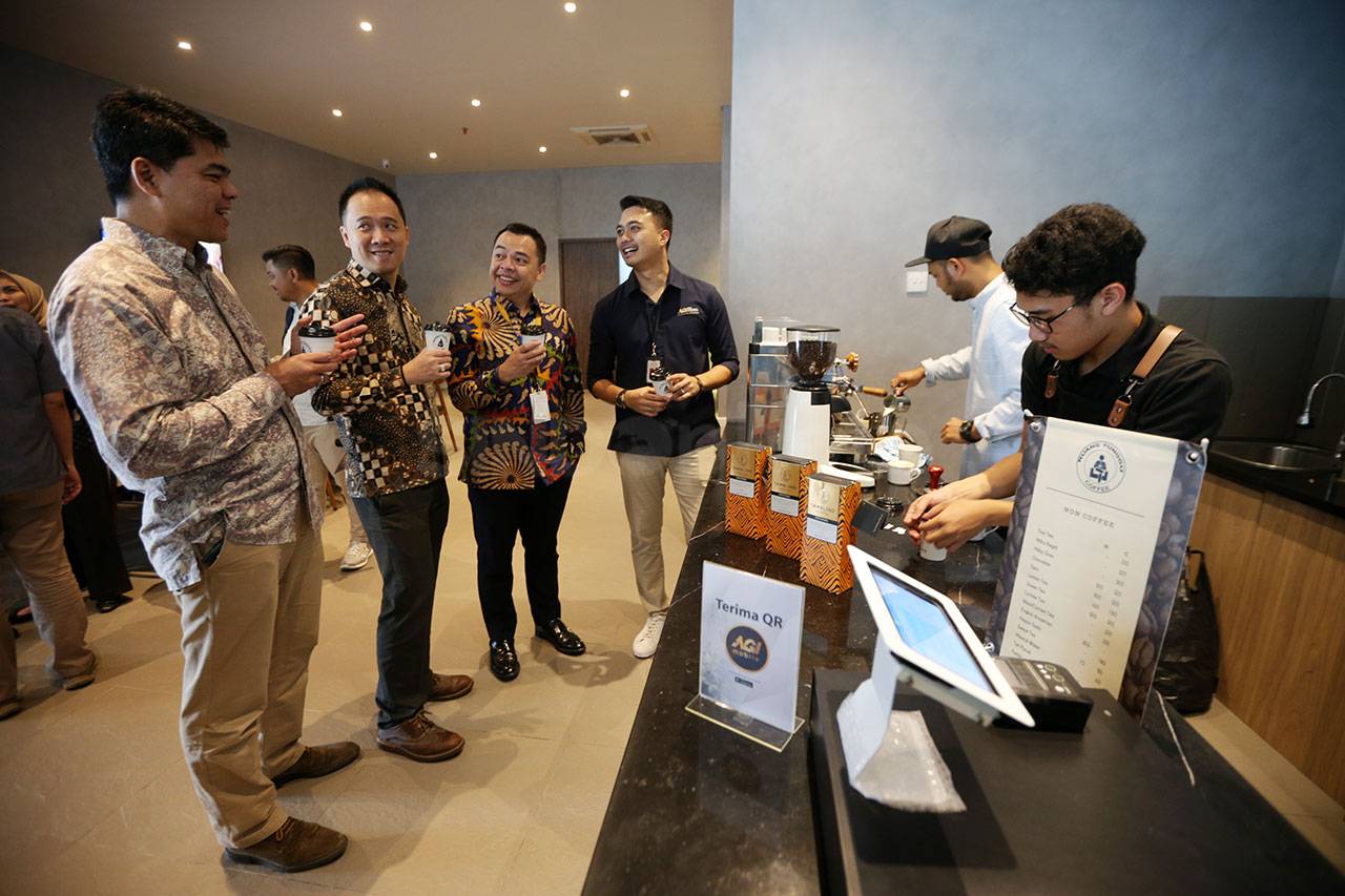 AGI Cafe Banking Hadir...