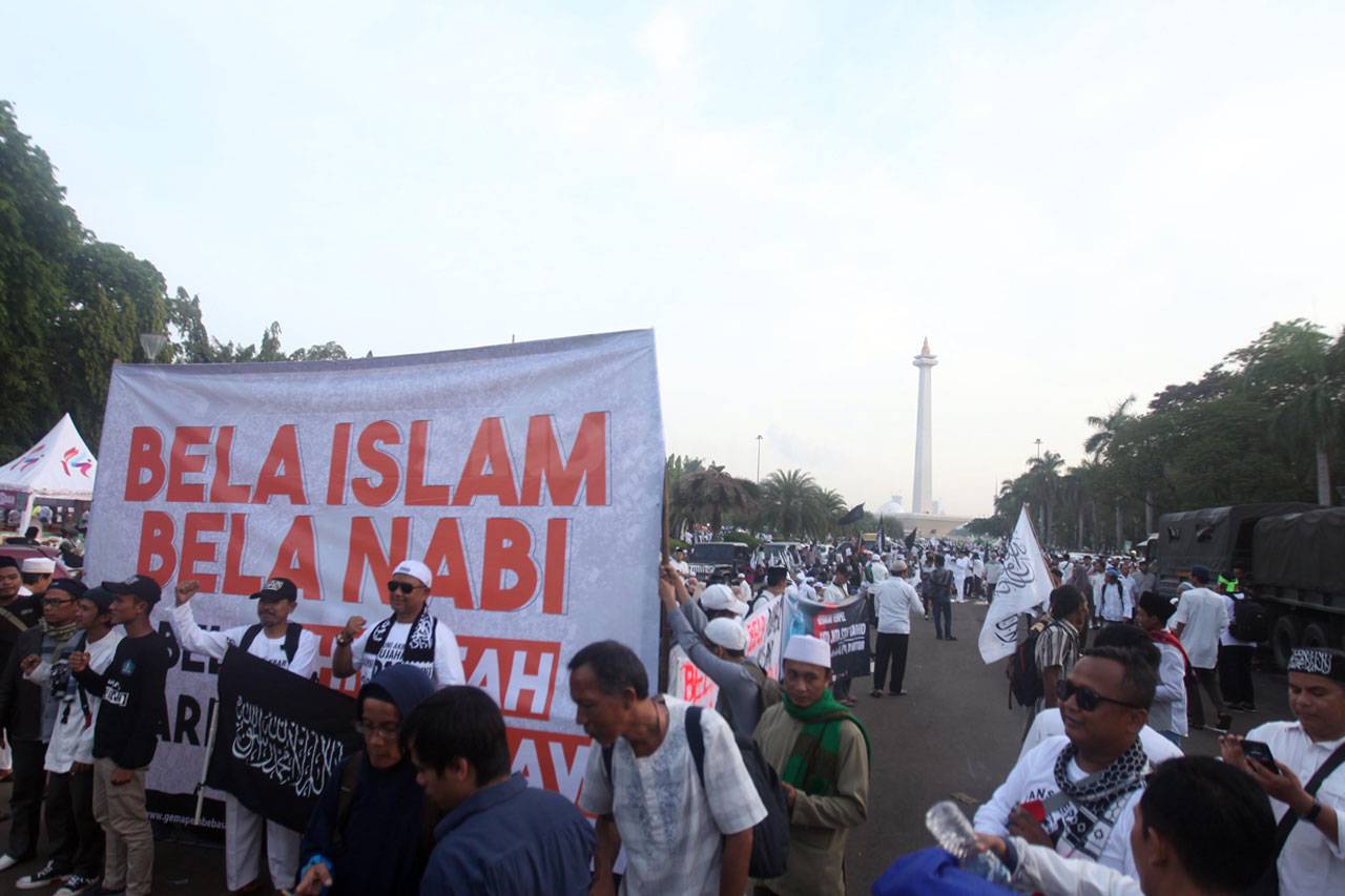 Reuni 212 Berjalan Khusyuk...