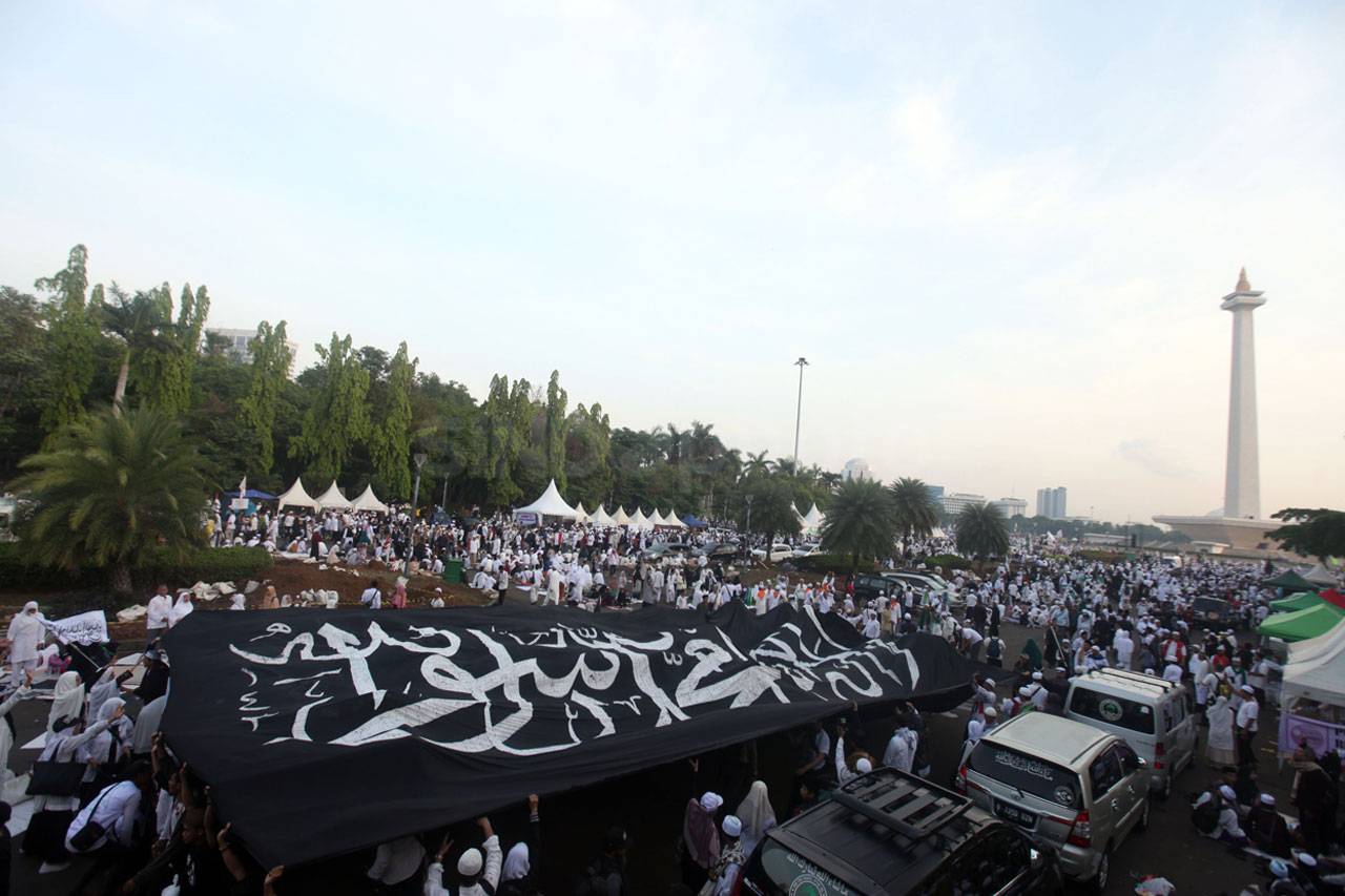 Reuni 212 Berjalan Khusyuk...