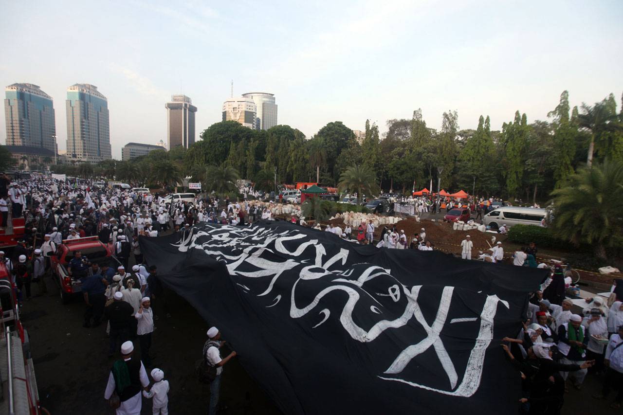 Reuni 212 Berjalan Khusyuk...