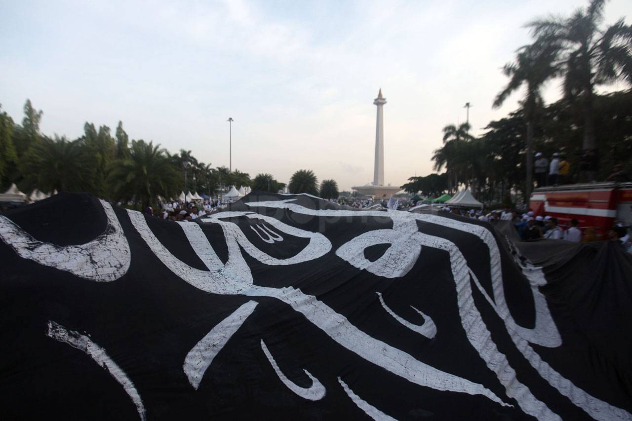 Reuni 212 Berjalan Khusyuk...
