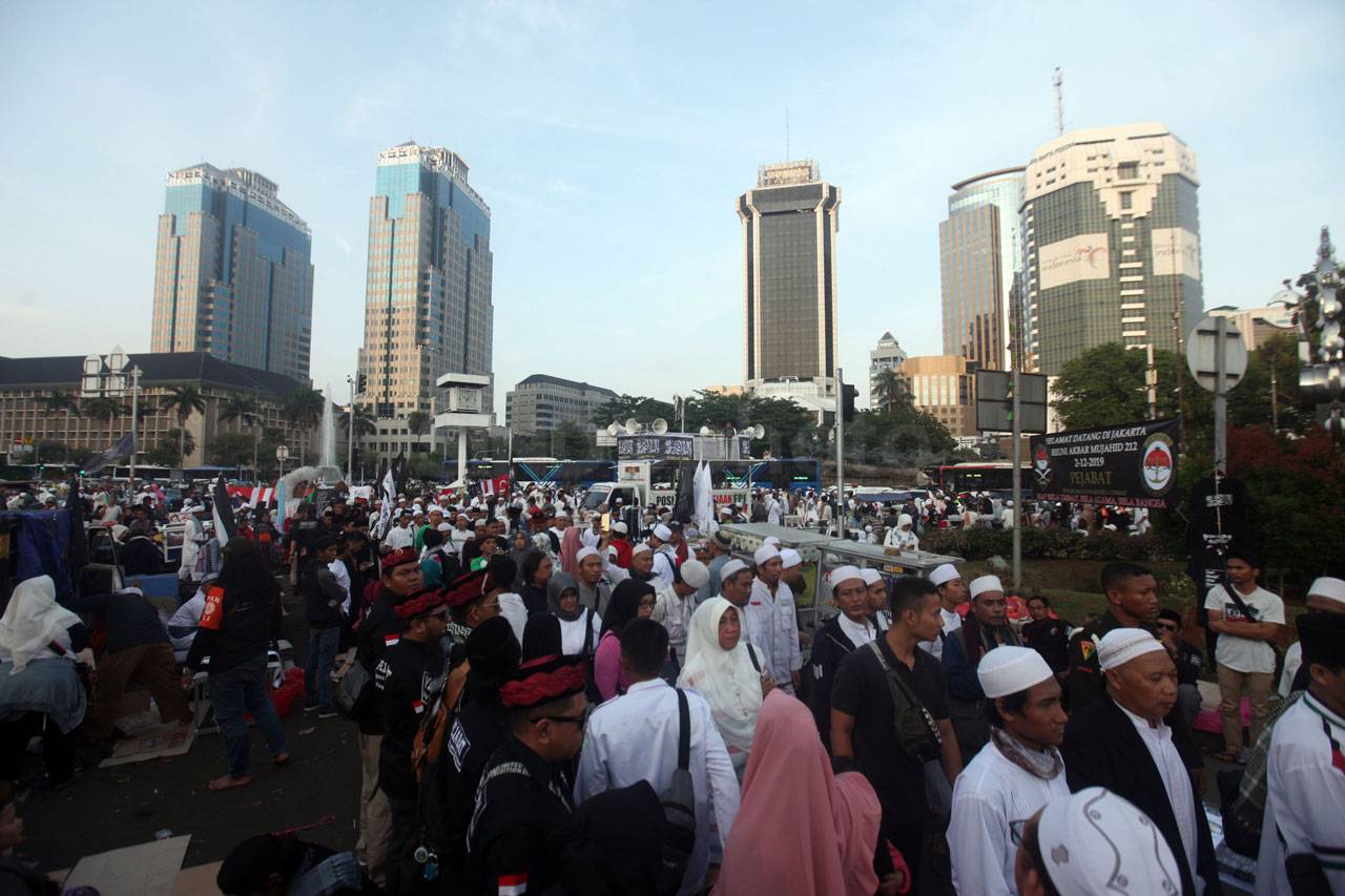 Reuni 212 Berjalan Khusyuk...