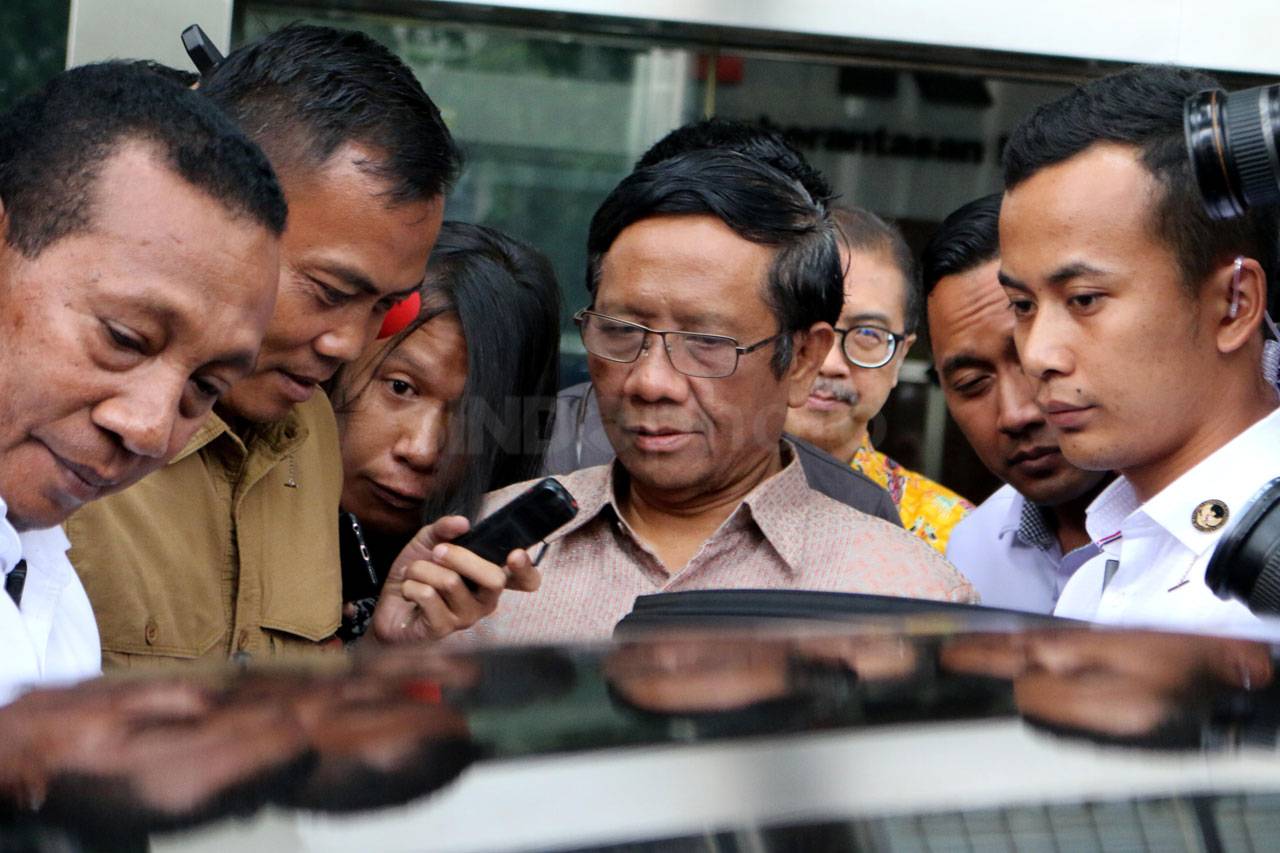 Mahfud MD Serahkan LHKPN...