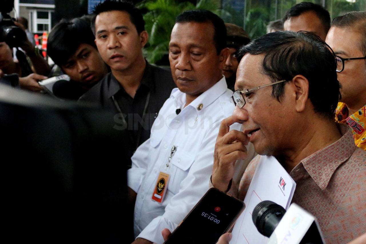 Mahfud MD Serahkan LHKPN...