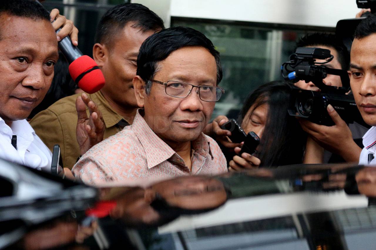 Mahfud MD Serahkan LHKPN...