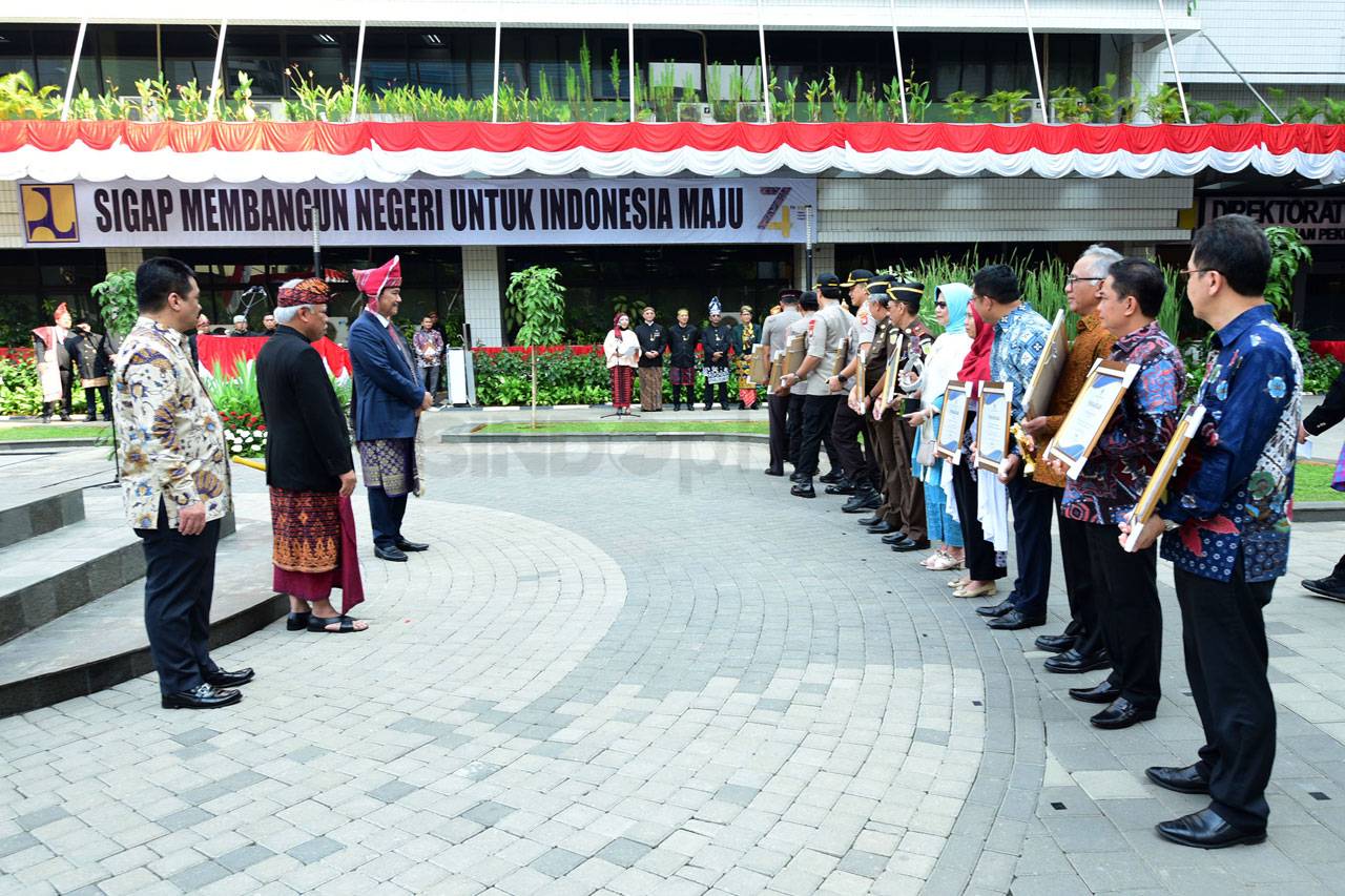 Menko Luhut Panjaitan...