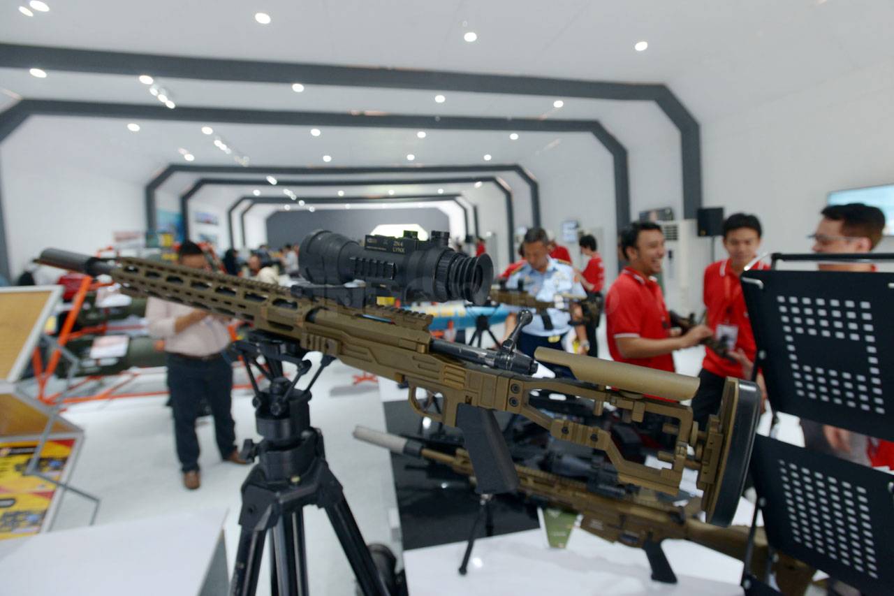 Menhan Tinjau Pameran...