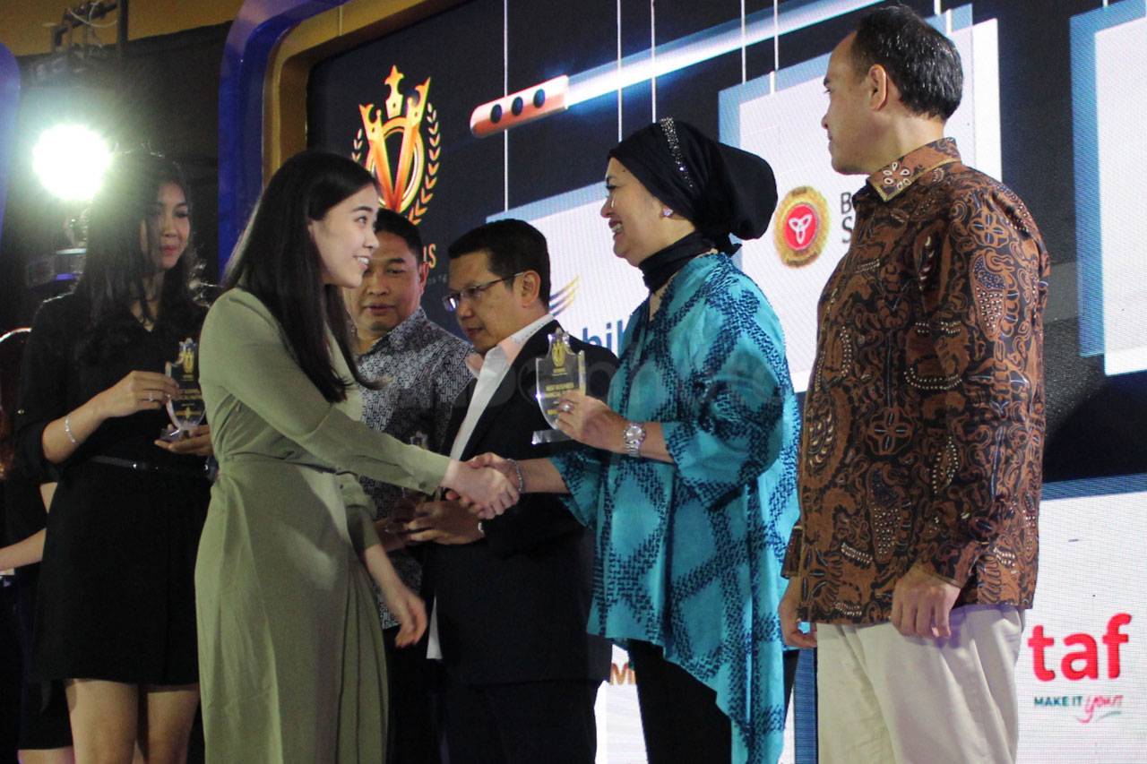 MNC Leasing Rayakan...