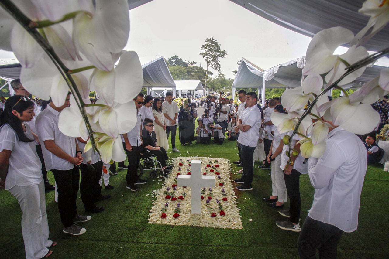 Jenazah Ciputra Dimakamkan...