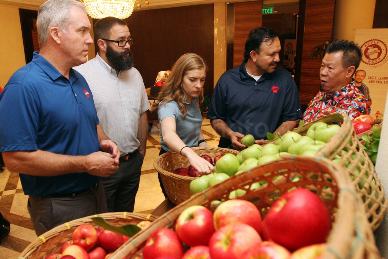 Washington Apple Week...