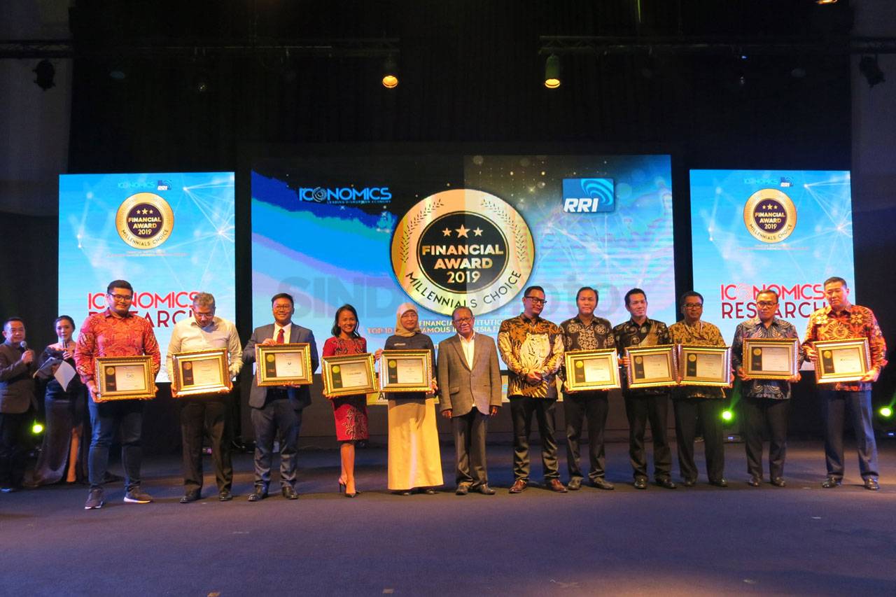 Amar Bank Raih Penghargaan...