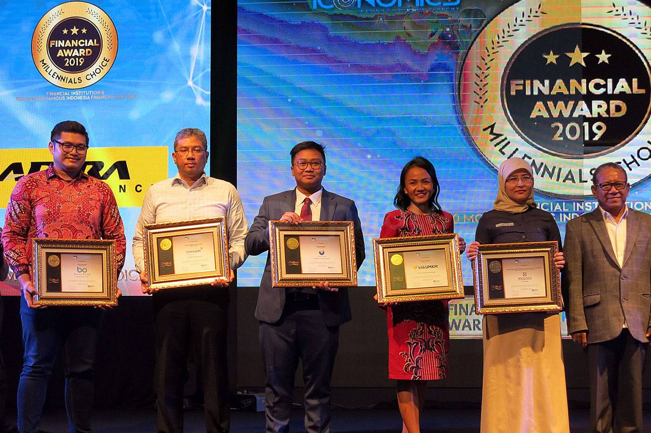 Amar Bank Raih Penghargaan...