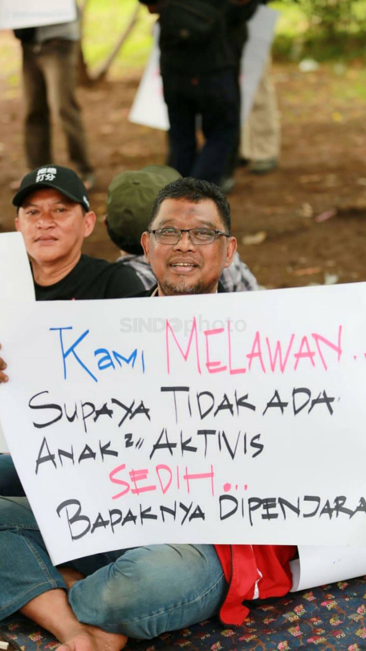 Sejumlah Buruh Pelabuhan...