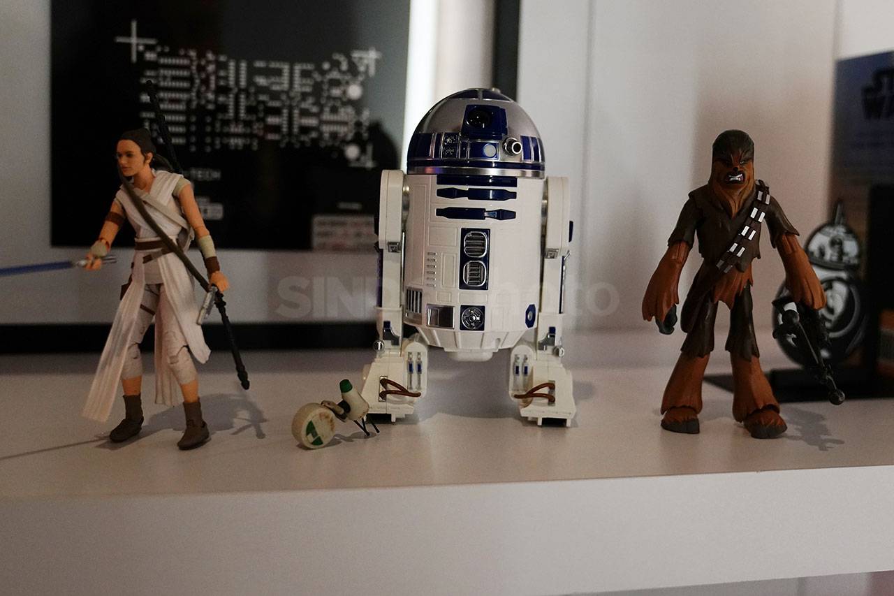 Atribut Star Wars Dipamerkan...
