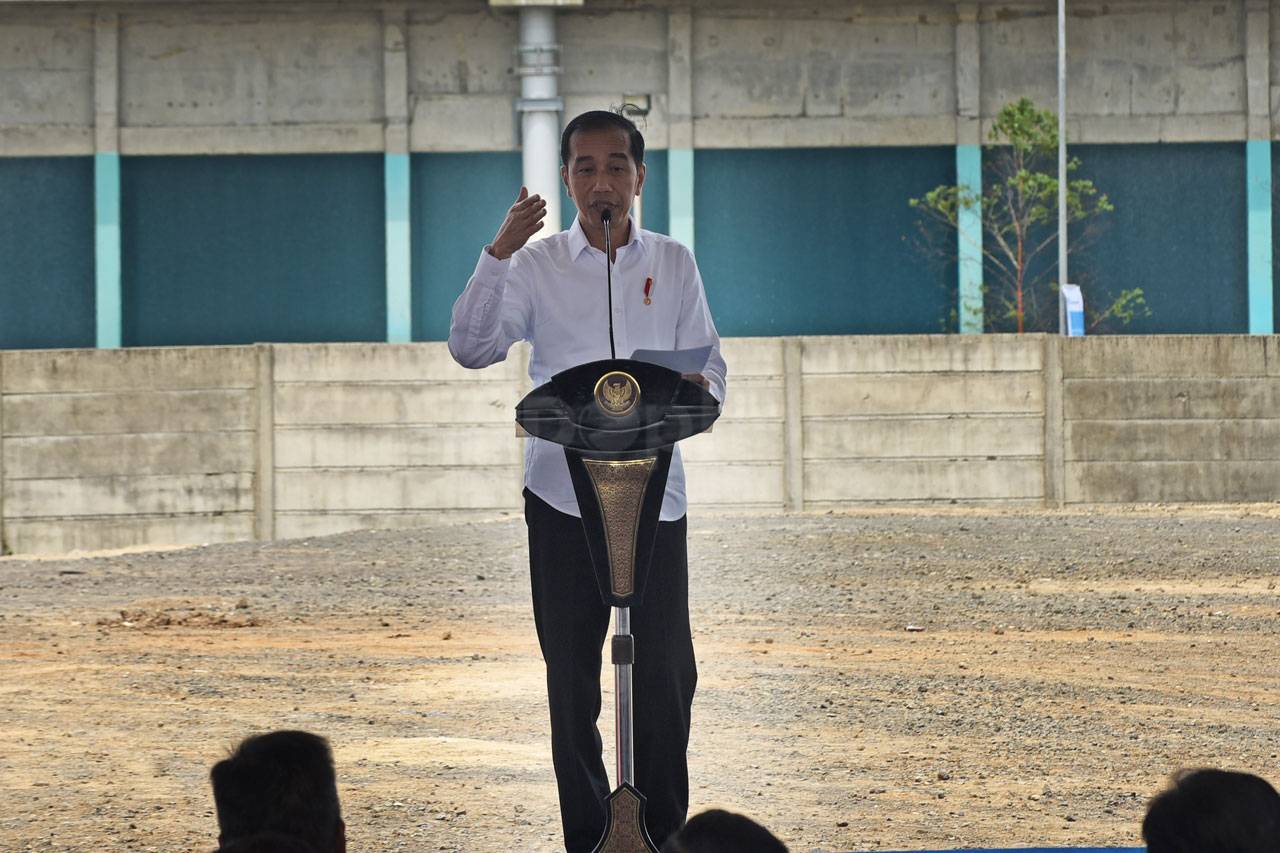 Presiden Jokowi Resmikan...