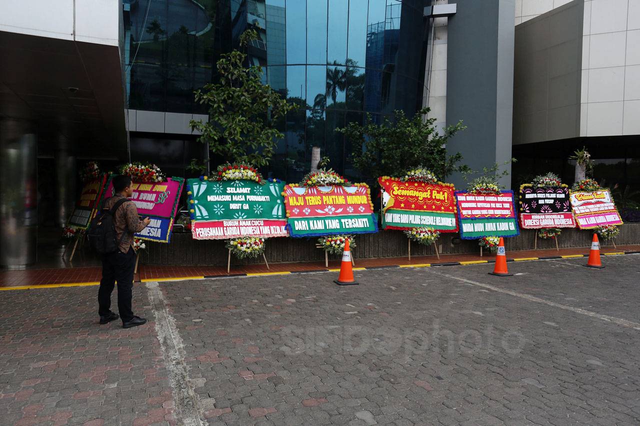 Karangan Bunga Penuhi...