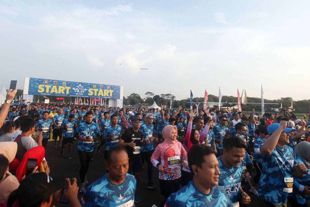5.155 Pelari Ikuti Air...