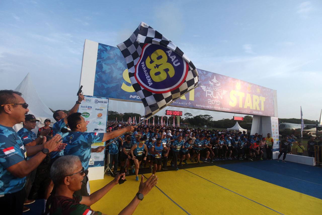 5.155 Pelari Ikuti Air...
