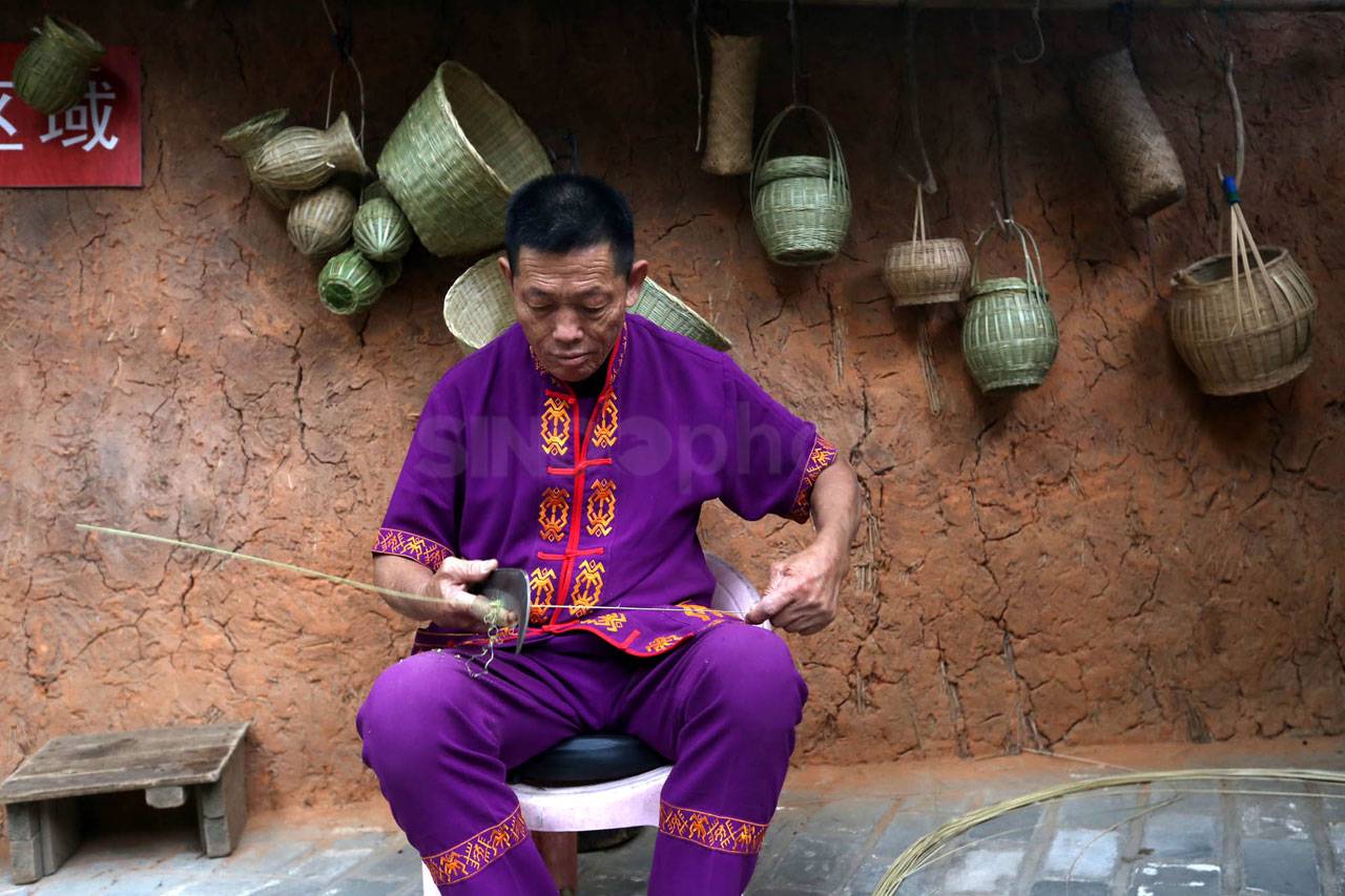 Suku Li dan Miao, Potret...