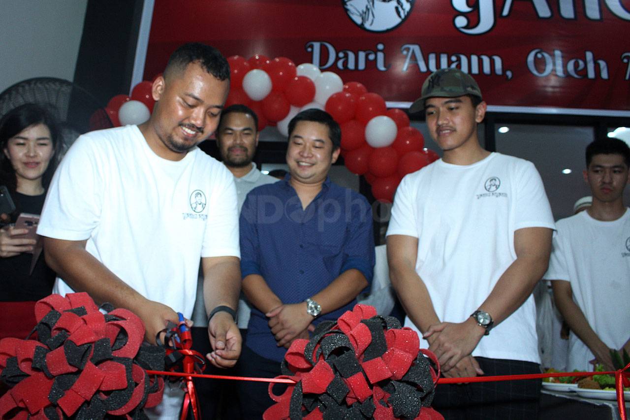Yang Ayam Buka Gerai...