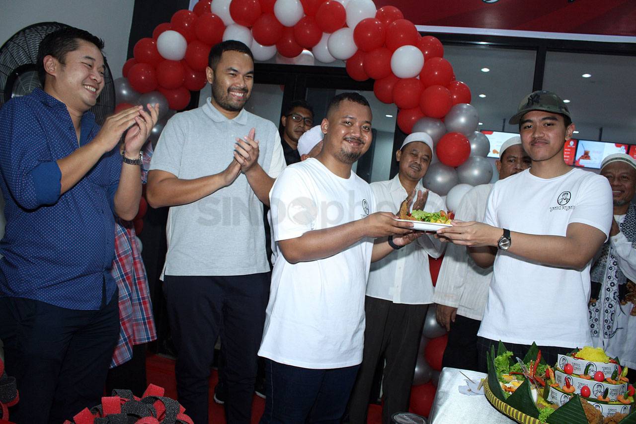 Yang Ayam Buka Gerai...